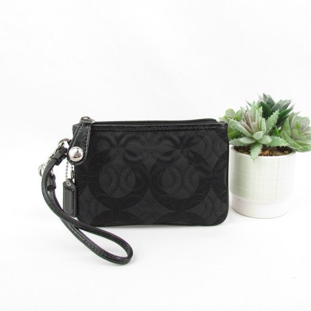 Coach Quilted Black Wristlet w/Hangtag - Picture 2 of 6